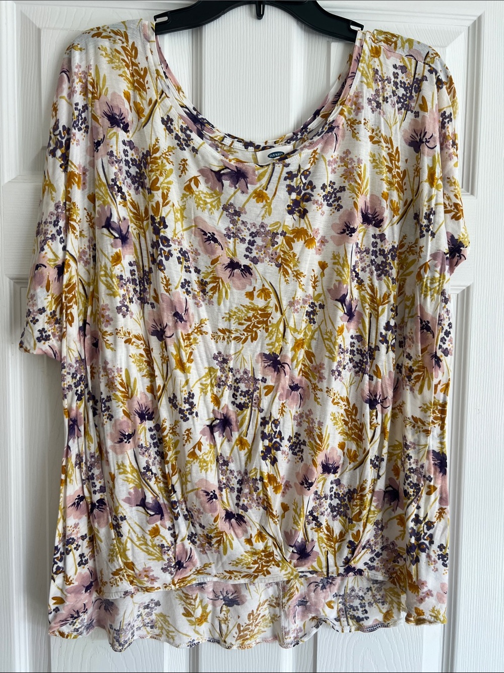 Old Navy Floral Scoop Neck Short Sleeve Top in White, Purple, & Gold